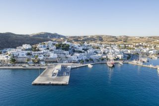 limani adamantas milos